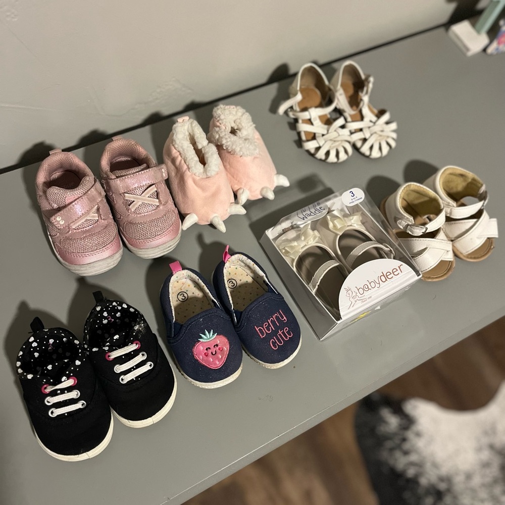 Infant girls shoes, Size 3